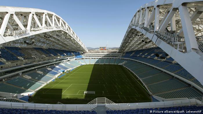 Стадионът с капацитет 41 220 места е построен за зимната олимпиада в Сочи. Тъй като едно от изискванията на ФИФА е стадионите, на които се играят мачове от световно първенство, да имат отворени покриви, една част от покривната конструкция е била отстранена. Освен срещи от предварителната фаза на първенството, в Сочи ще се играят още и един осминафинален и един четвъртфинален мач.