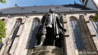 Bachs Statue vor der Thomaskirche Leipzig Bachs Statue vor der Thomaskirche Leipzig