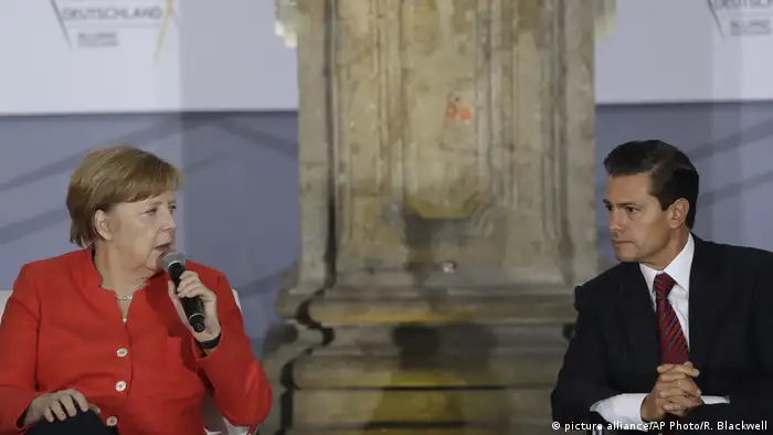 Kanzlerin Angela Merkel und Mexikos Präsident Enrique Pena Nieto (picture alliance/AP Photo/R. Blackwell)