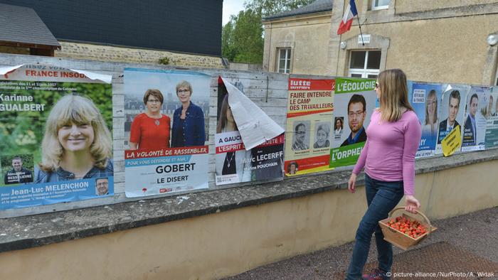 Frankreich | Wahlwerbung für die anstehende Prlamentswahl (picture-alliance/NurPhoto/A. Widak)