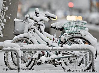 Велосипеды под снегом