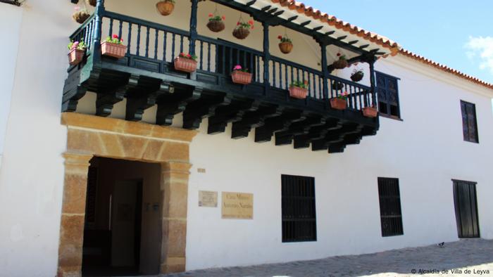 A 5 kms del municipio se encuentra El parque Arqueológico de Monquirá, un sitio precolombino.