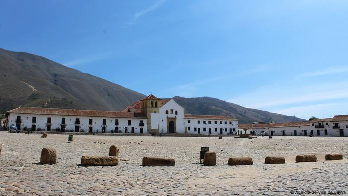 Villa de Leyva está en la Cordillera de Los Andes (Cordillera Oriental), a 2.143 mts. 