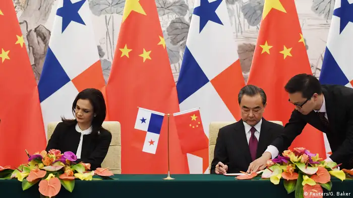 Peking China und Panama nehmen diplomatische Beziehungen auf (Reuters/G. Baker)