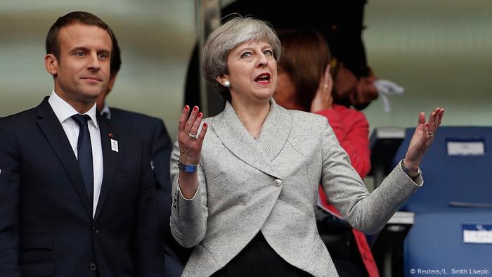 Fußball: Länderspiel Frankreich - England Emmanuel Macron und Theresa May