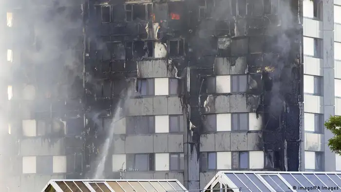 Großbritannien Großbrand in Londoner Hochhaus