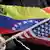 As bandeiras de Venezuela e Estados Unidos