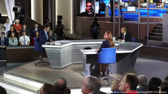 Russland TV Der direkte Draht zu Putin (picture-alliance/dpa/Sputnik/M. Klimentyev)