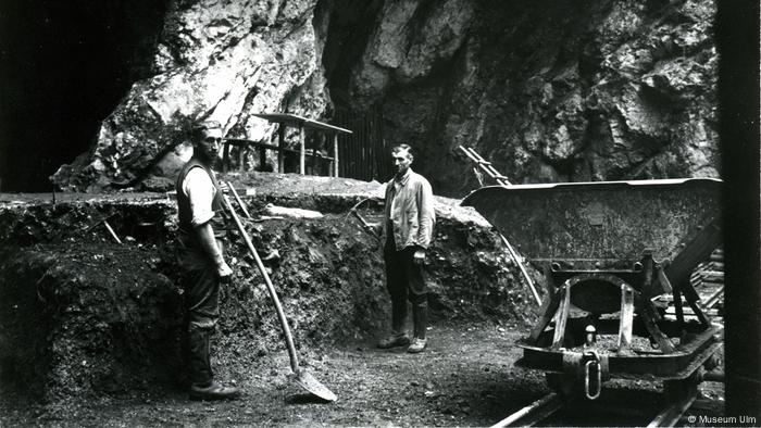 Una fotografía de 1937 muestra las excavaciones del Hohlenstein Stadel. Cueva