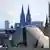 Blick auf Kölner Zentralmoschee, im Hintergrund der Dom