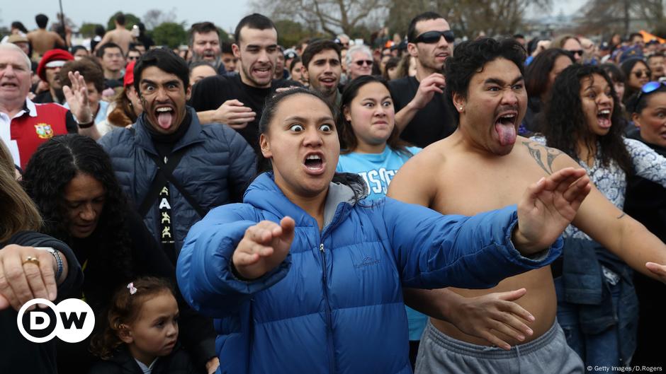 New Zealand Stages Haka Record Bid – DW – 06/17/2017