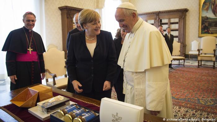 Vatikan Papst Franziskus empfängt Merkel zu Privataudienz