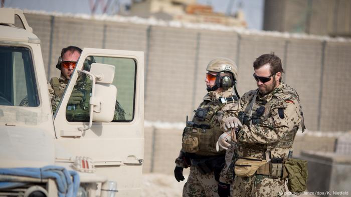Afghanistan Bundeswehrsoldaten im Feldlager Camp Shaheen (picture-alliance/dpa/K. Nietfeld)