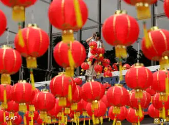 A worker prepares Chinese traditional lanterns to hang up for the upcoming Chinese New Year of the Ox in downtown Kuala Lumpur, Malaysia, Thursday, Jan. 8, 2009. Ethnic Chinese Malaysians will celebrate the Chinese Lunar New Year of the Ox, which falls on Jan. 26. (AP Photo/Lai Seng Sin)