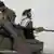 سربازان اسرائیلی، سوار بر تانک، در حال نیایش