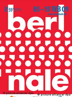 Die Internationalen Filmfestpiele Berlin werben mit einem neuen Plakat für das 59. größte Publikumsfestival der Welt. Auf dem von Designer P. Snowden in Rot und Weiß gestalteten Plakat ist das Wort Berlinale mit gleich 24 i geschrieben. So aneinandergereiht sehen die Buchstaben aus wie Zuschauer, die in einem Kino sitzen. Foto: Berlinale dpa/lbn +++(c) dpa - Report+++