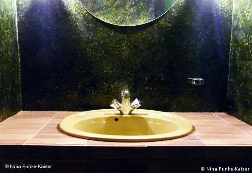 Das Waschbecken im Badezimmer der ehemaligen Kanzlervilla auf dem Venusberg (Quelle: Nina Funke-Kaiser)