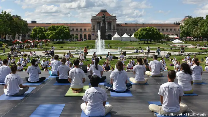 Auch auf dem Balkan wird Yoga praktiziert. Wie hier in Kroatien gibt es eine treue Gemeinde. Das europäische Land zählt mit zu den 177 Staaten, die sich für einen Weltyogatag ausgesprochen haben.