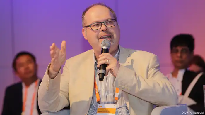 Prof. André Gagné (Assoc. Prof., Theological Studies, Concordia University, Canada); Session: Identity and diversity in the age of populism and religious extremism (DW/K. Danetzki)