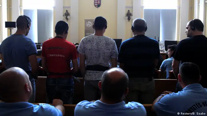 Comenzó en Budapest el juicio contra 11 acusados de ser los supuestos responsables de la muerte de 71 refugiados en agosto de 2015, cuando viajaban hacia Europa central a bordo de un camión frigorífico. La muerte de estas personas, entre ellas cuatro menores de edad, causó conmoción internacional al ser encontrado el camión aparcado en una autopista en el extremo este de Austria. (21.06.2017)
