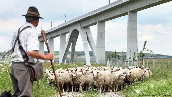 Новый мост в долине реки Унструт
