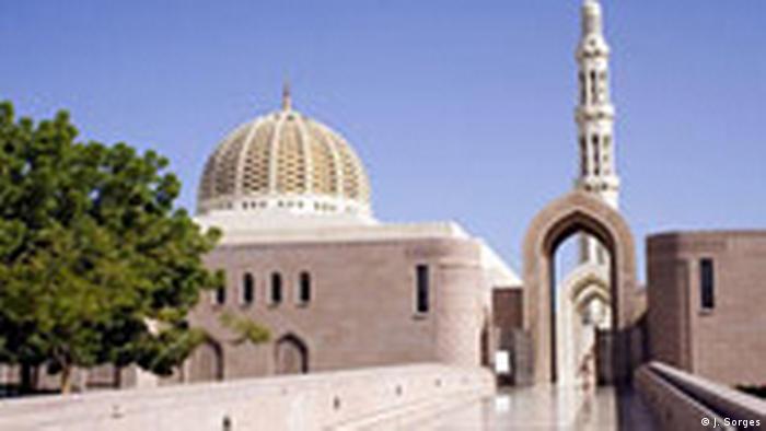 Oman Land und Leute Sultan Qabus Moschee in Maskat (J. Sorges)