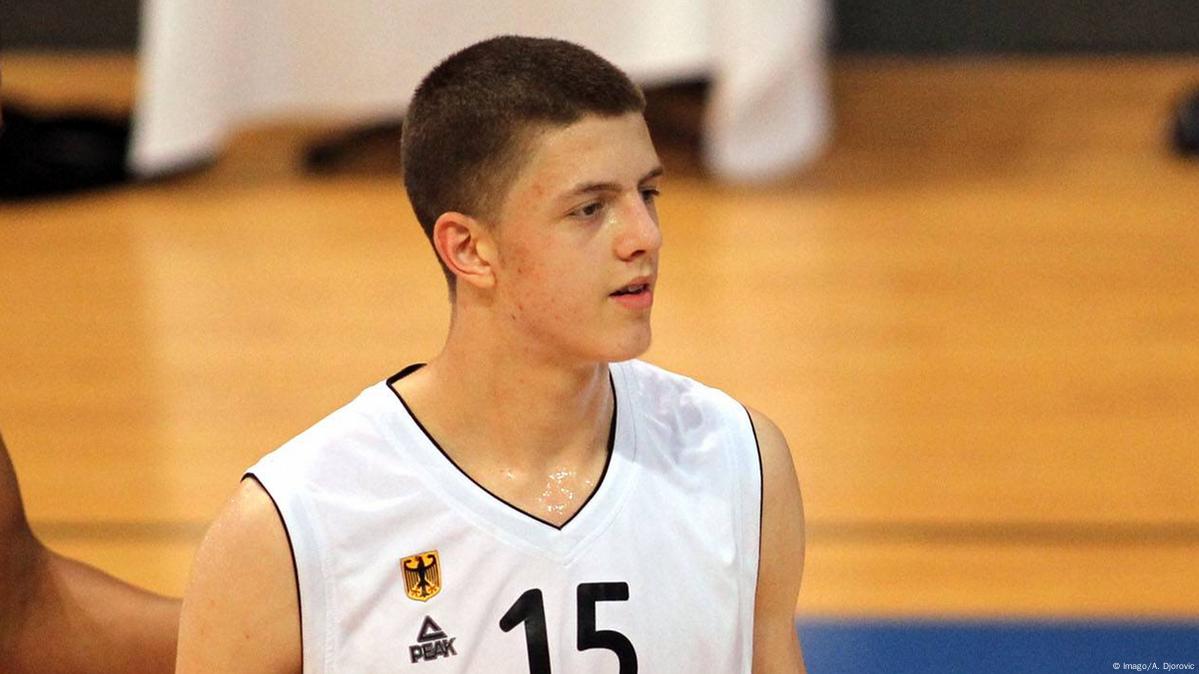 NBA Draft 2017: Rockets select Isaiah Hartenstein with 43rd pick - The  Dream Shake