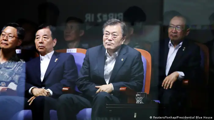 Südkorea Präsident Moon Jae-in schaut auf Raketen-Test