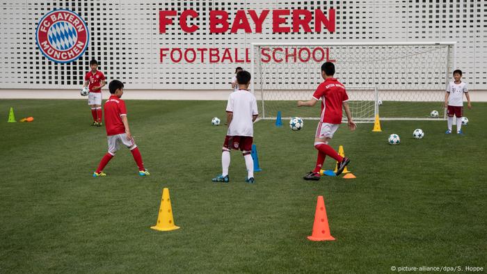 China Kinder spielen Fußball