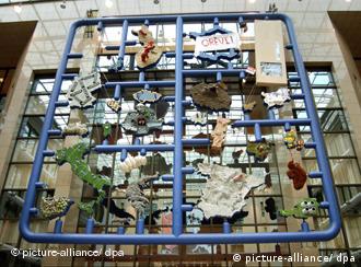 The eight-tonne mosaic is held together by snap-out plastic parts