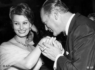 Curd Jürgens und Sophia Loren während der Berliner Filmfestspiele 1963