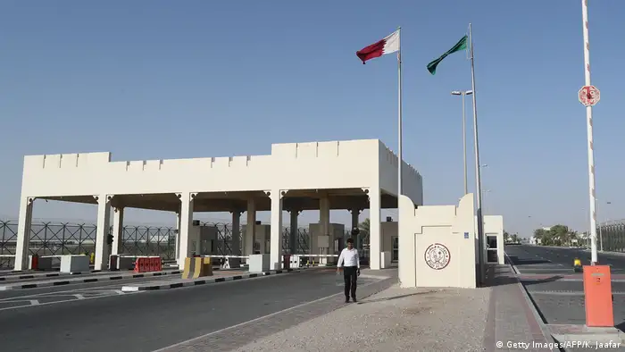 صورة من الجانب القطري لمنفذ أبوسمرة الحدودي مع السعودية