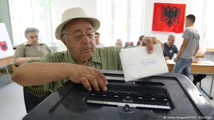 Albanien Parlamentswahlen (Getty Images/AFP/G. Shkullaku)
