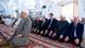 Syrien Bashar al-Assad beim Gebet in einer Moschee in Hama Syrien Bashar al-Assad beim Gebet in einer Moschee in Hama