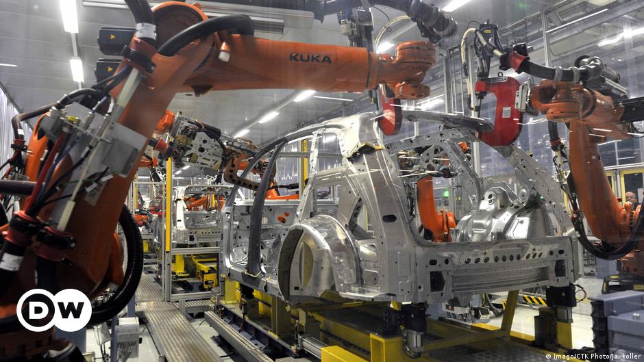 Automobilový priemysel na Slovensku čaká bolestivá transformácia v oblasti elektromobilov – DW – 25.01.2023