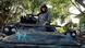 Ein Mann des philippinischen Militärs steht auf einem Panzer und fährt so durch die Straßen von Marawin. (Foto: Reuters/J. Silva) Ein Mann des philippinischen Militärs steht auf einem Panzer und fährt so durch die Straßen von Marawin. (Foto: Reuters/J. Silva)