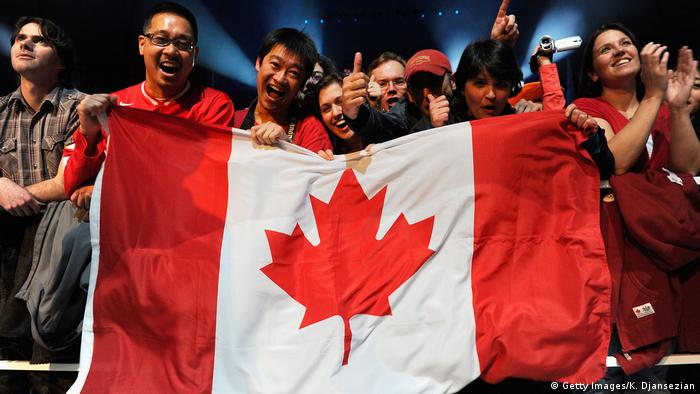 Kanada Flagge (Getty Images/K. Djansezian)