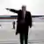Дональд Трамп на фоне самолета 