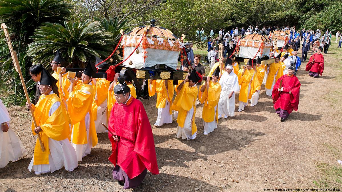 Kandidaten neue UNESCO-Welterbestätten | Japan Okinoshima 日本乡下仍然保留着一些传统的宗教仪式 资料图片