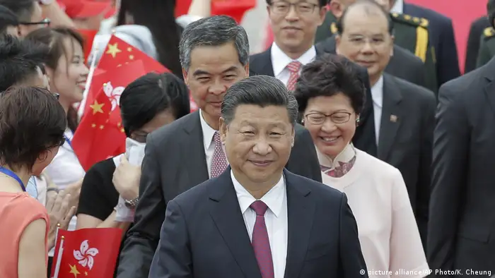 China Xi Jinping in Hongkong (picture alliance/AP Photo/K. Cheung)