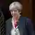 England Theresa May verlässt die Downing Street in London