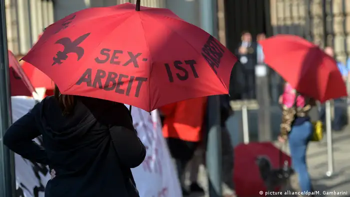 Protest von Sexarbeiterinnen vor dem Bundesrat