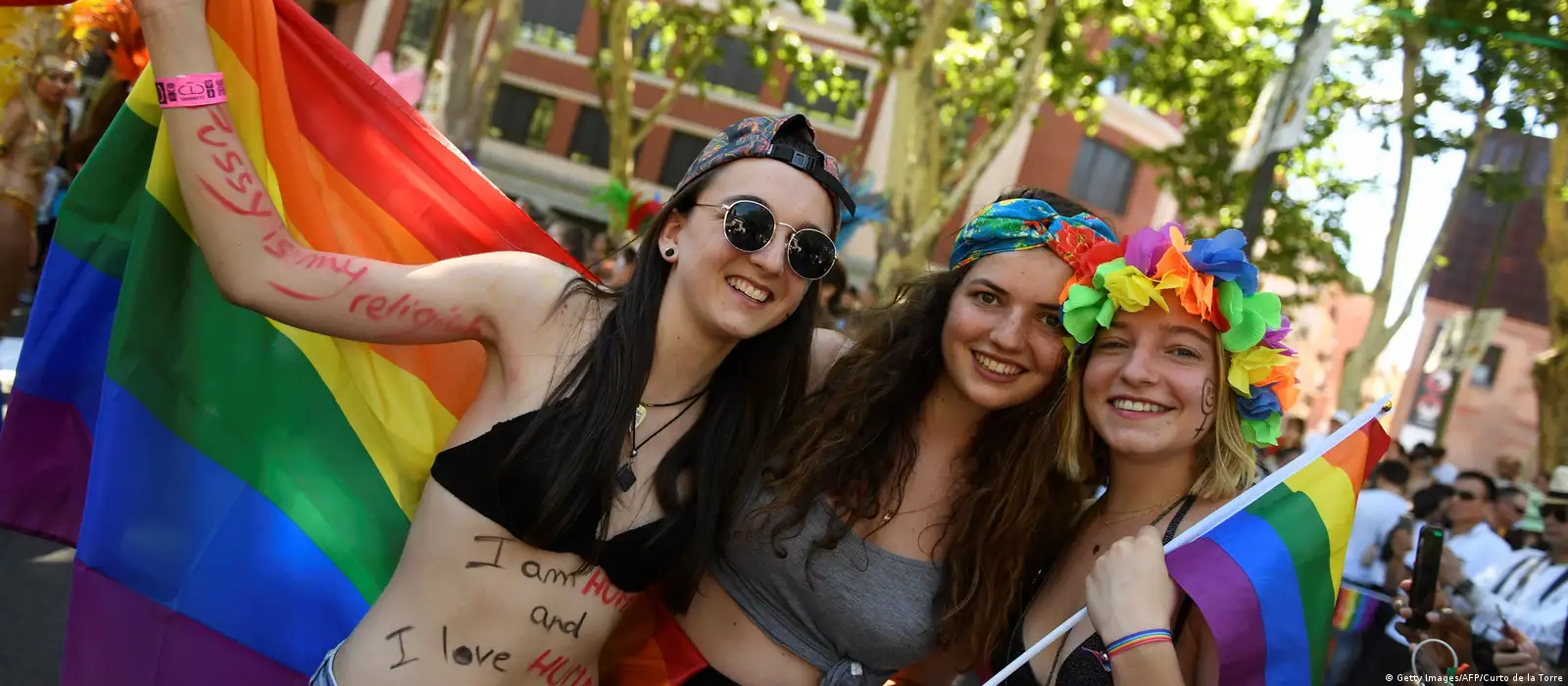 В Мадриде проходит парад в поддержку гомосексуалов – DW – 02.07.2017