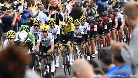 Radsport Tour de France Tag 2 Zuschauer-Kulisse (picture-alliance/Belga/D. Waem)
