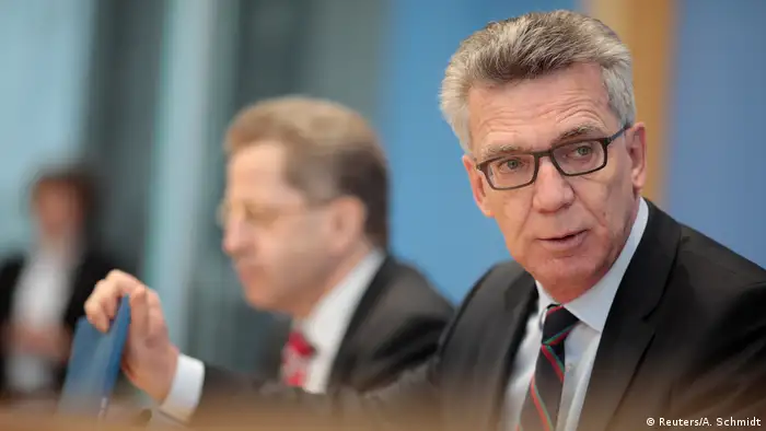 Deutschland Vorstellung des Verfassungsschutzberichts 2016 (Reuters/A. Schmidt)