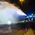Полиция разгоняет водометами протестующих, заблокировавших презжую часть улицы в Гамбурге