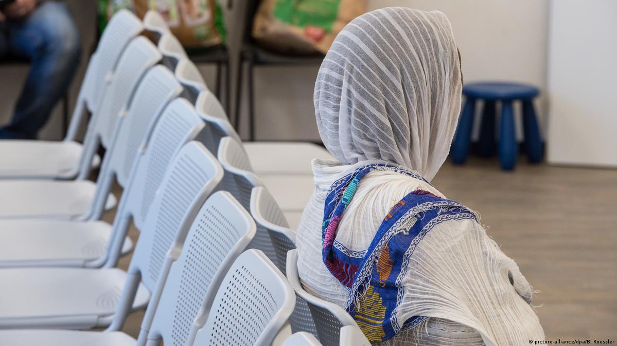 دختران افغانی که به دلیل عشق و خشونت به اروپا آواره شده اند – DW – ۱۳۹۸۸۳۰