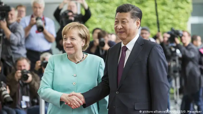Deutschland Berlin - Angela Merkel und Xi Jinping vor Pressekonferenz (picture-alliance/ZUMAPRESS/O. Messinger)