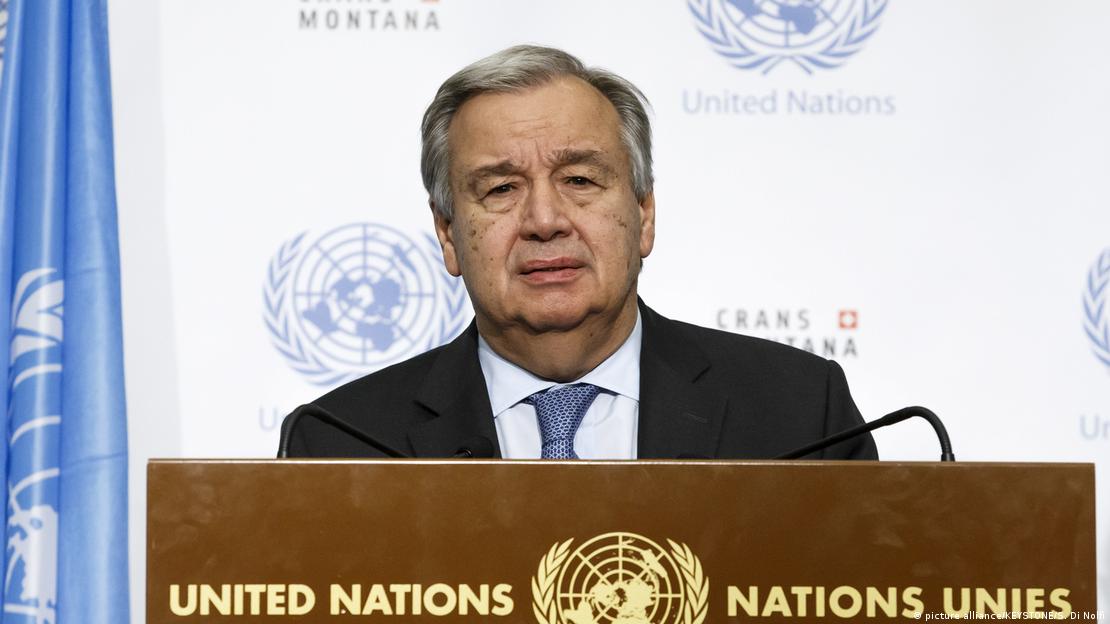 BM Genel Sekreteri Antonio Guterres’in, 2017’de Crans Montana Zirvesi’nin sonuçsuz kaldığını duyurduğu basın toplantısında çekilmiş fotoğrafı.