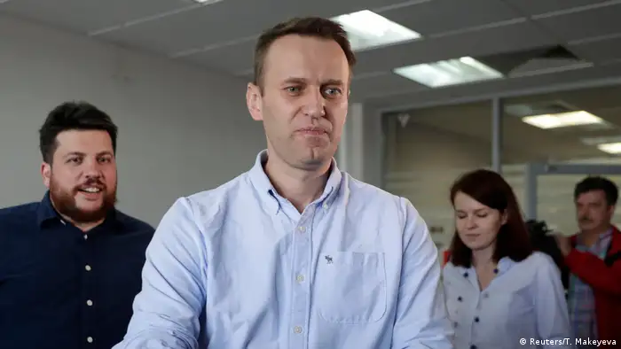 Russland Moskau - Alexei Navalny anführer der Opposition spricht mit Journalisten nach seiner Freilassung Moscow (Reuters/T. Makeyeva)